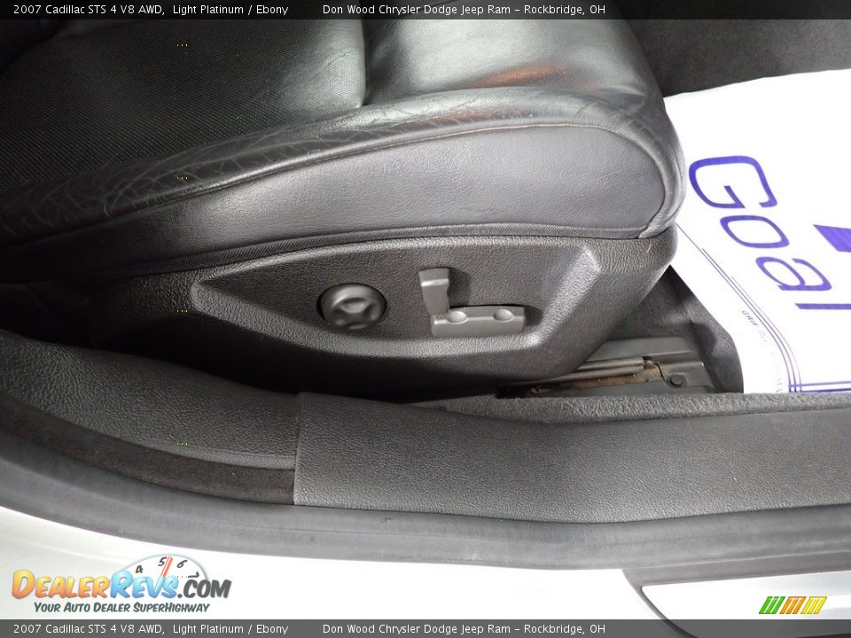 2007 Cadillac STS 4 V8 AWD Light Platinum / Ebony Photo #35