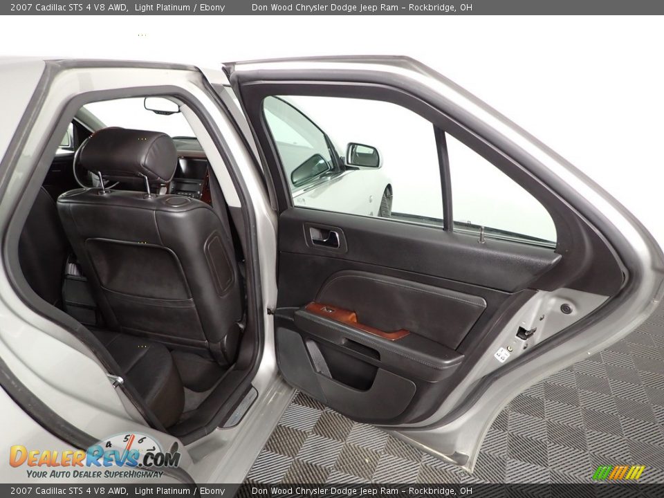 2007 Cadillac STS 4 V8 AWD Light Platinum / Ebony Photo #36