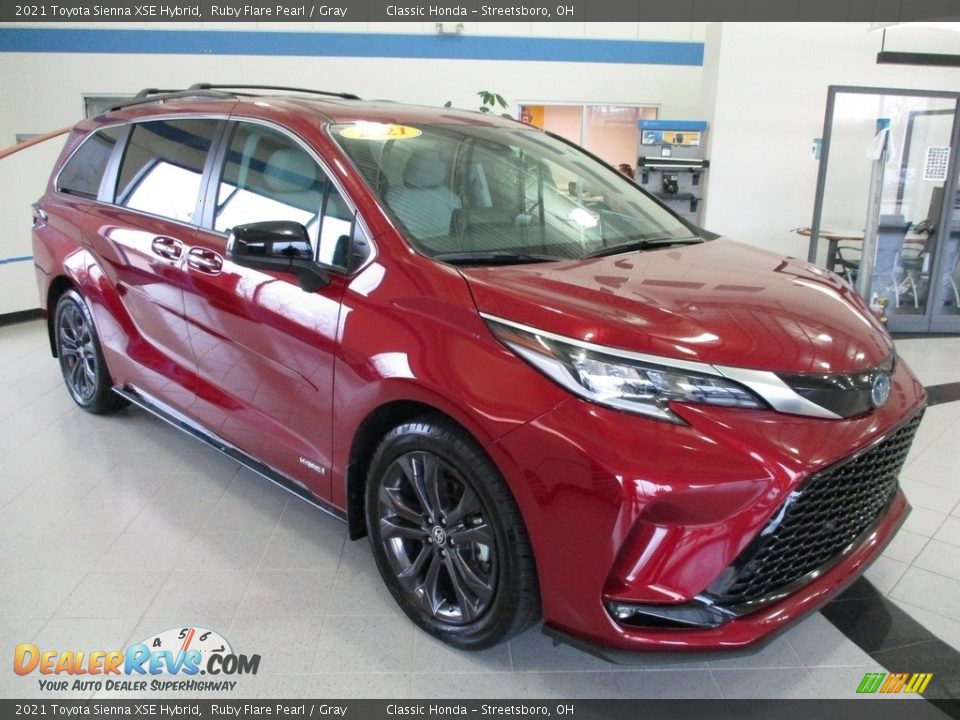 2021 Toyota Sienna XSE Hybrid Ruby Flare Pearl / Gray Photo #3