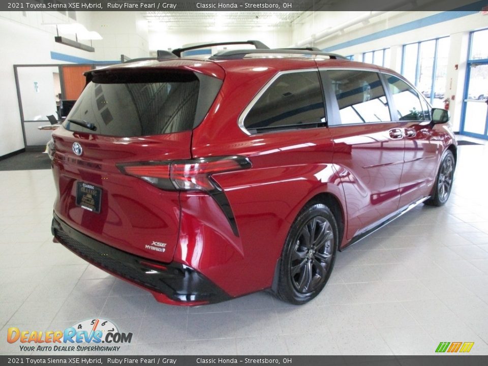 2021 Toyota Sienna XSE Hybrid Ruby Flare Pearl / Gray Photo #5