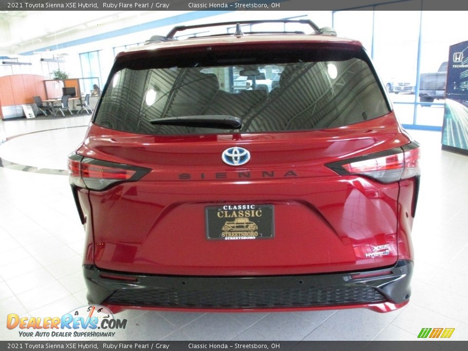 2021 Toyota Sienna XSE Hybrid Ruby Flare Pearl / Gray Photo #6