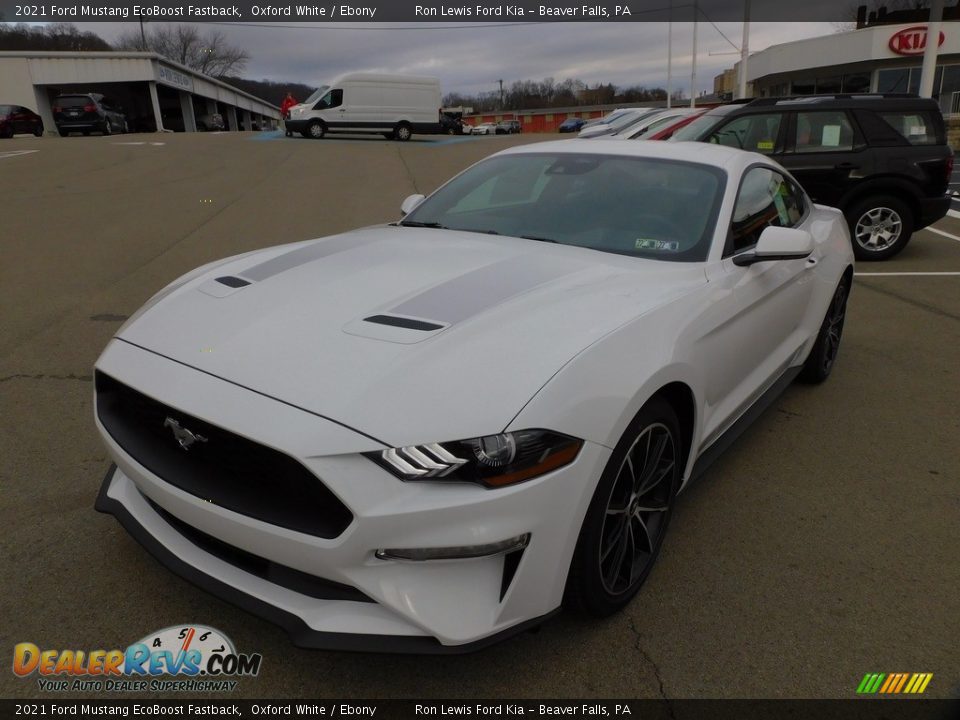 Front 3/4 View of 2021 Ford Mustang EcoBoost Fastback Photo #7