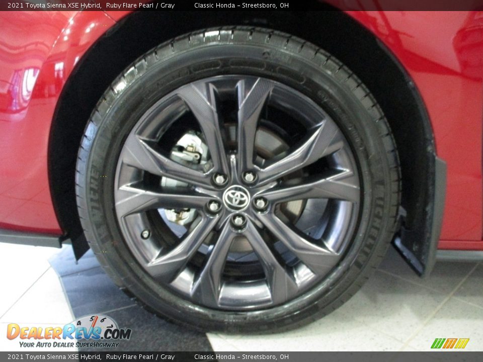 2021 Toyota Sienna XSE Hybrid Ruby Flare Pearl / Gray Photo #12