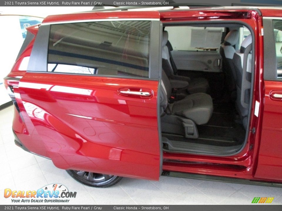 2021 Toyota Sienna XSE Hybrid Ruby Flare Pearl / Gray Photo #21