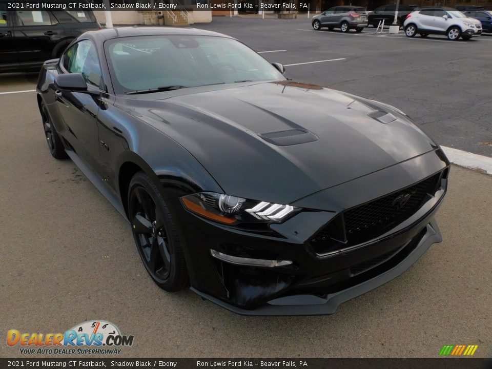 Front 3/4 View of 2021 Ford Mustang GT Fastback Photo #9