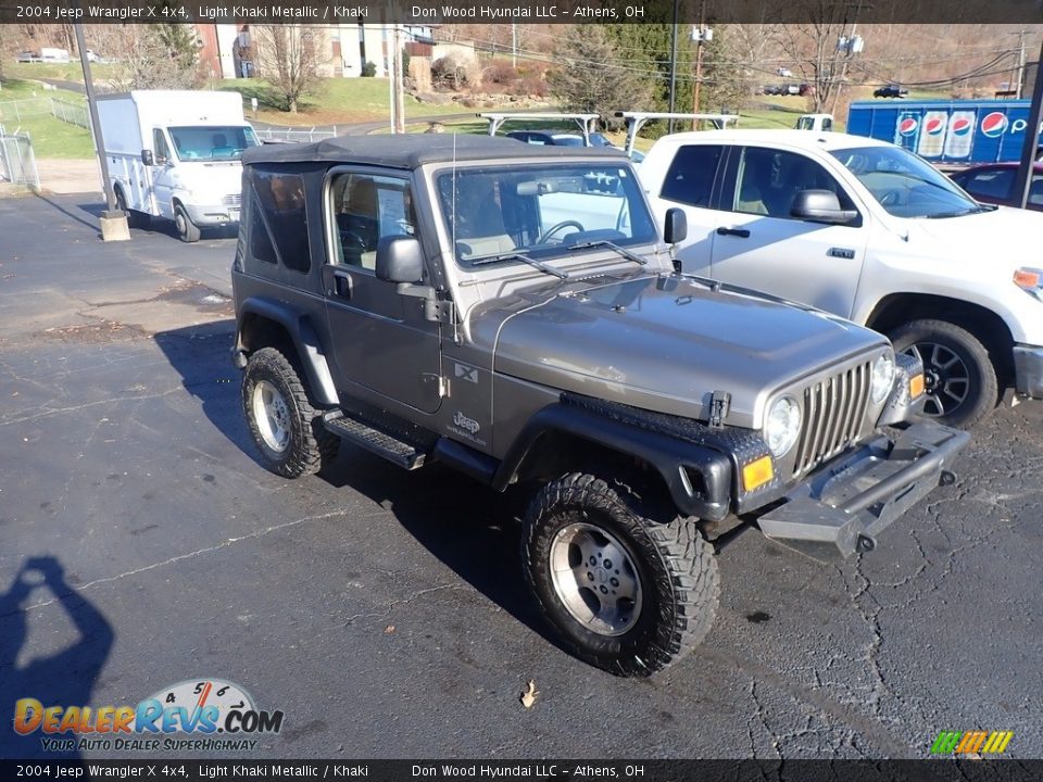 2004 Jeep Wrangler X 4x4 Light Khaki Metallic / Khaki Photo #2