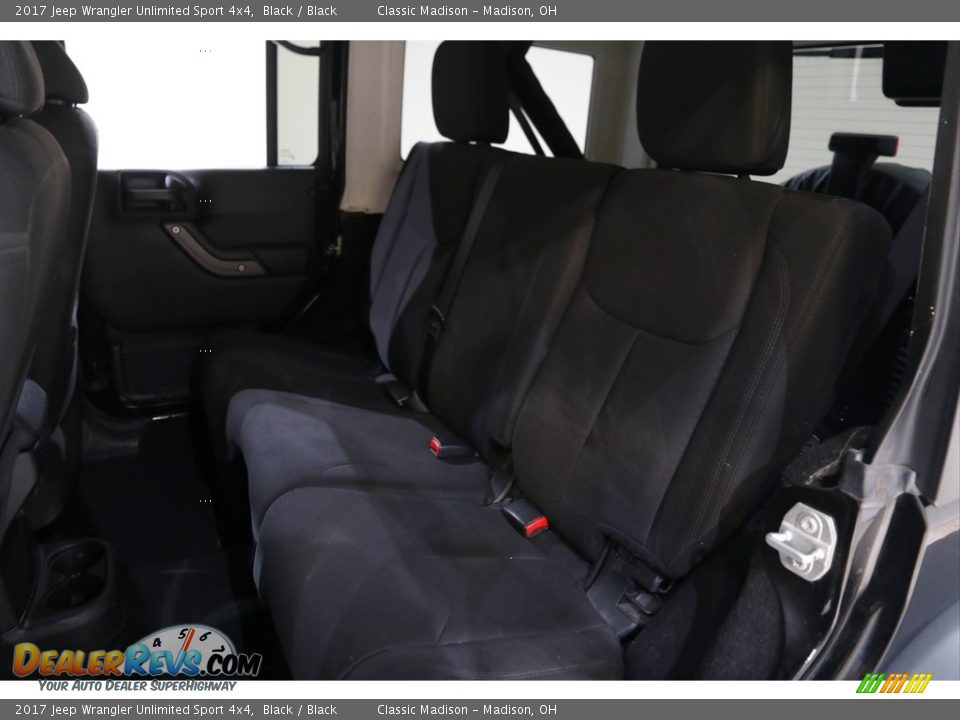 2017 Jeep Wrangler Unlimited Sport 4x4 Black / Black Photo #14