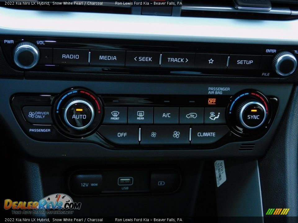 2022 Kia Niro LX Hybrid Snow White Pearl / Charcoal Photo #17