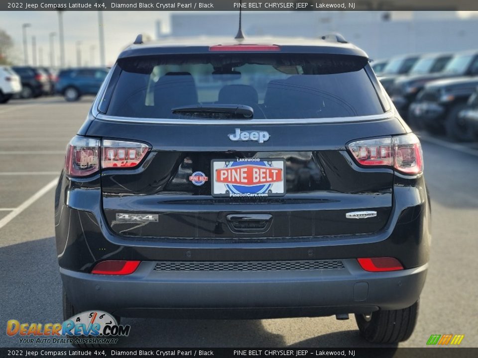 2022 Jeep Compass Latitude 4x4 Diamond Black Crystal Pearl / Black Photo #5