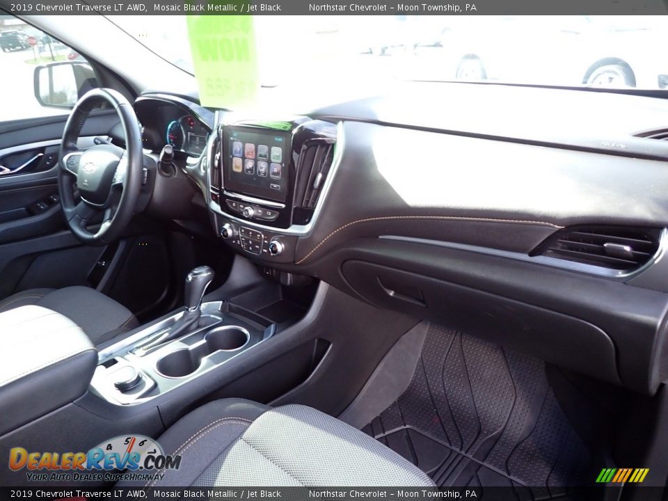 2019 Chevrolet Traverse LT AWD Mosaic Black Metallic / Jet Black Photo #16