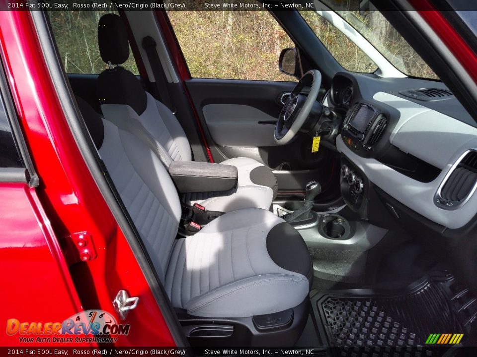 Front Seat of 2014 Fiat 500L Easy Photo #19