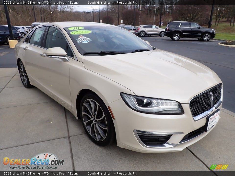 Front 3/4 View of 2018 Lincoln MKZ Premier AWD Photo #8