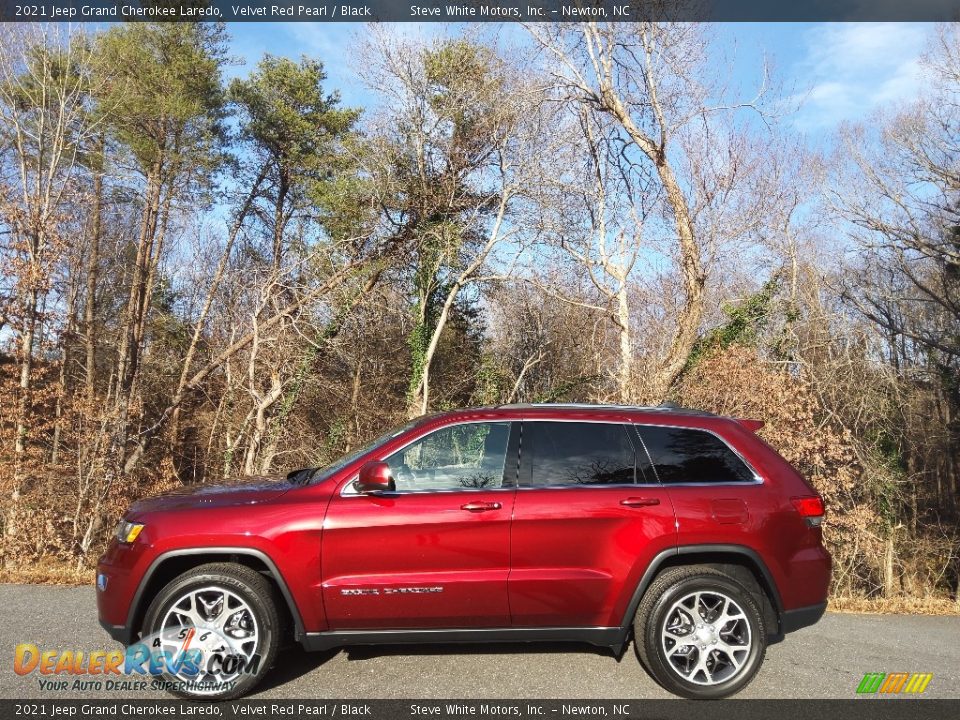 2021 Jeep Grand Cherokee Laredo Velvet Red Pearl / Black Photo #1