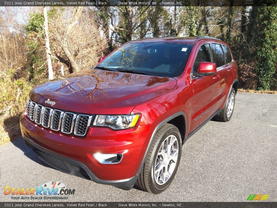 2021 Jeep Grand Cherokee Laredo Velvet Red Pearl / Black Photo #2