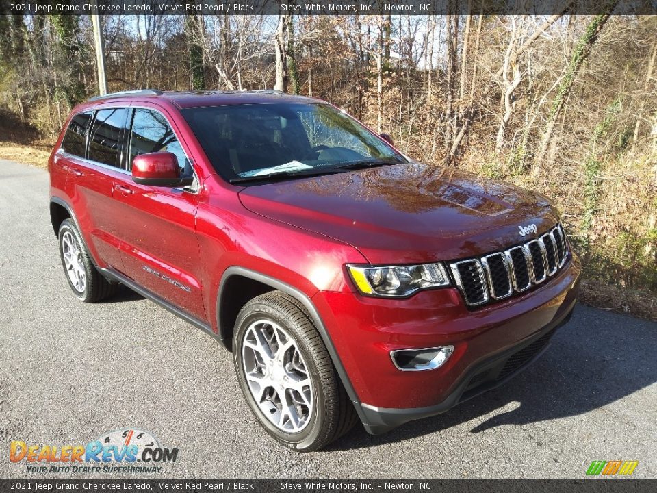 2021 Jeep Grand Cherokee Laredo Velvet Red Pearl / Black Photo #4