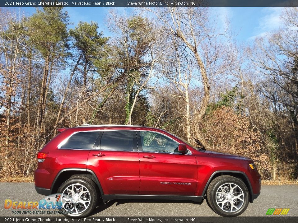 2021 Jeep Grand Cherokee Laredo Velvet Red Pearl / Black Photo #5