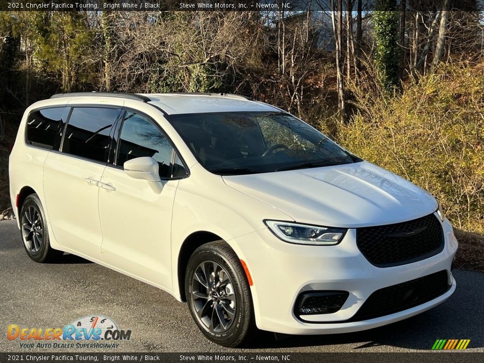 2021 Chrysler Pacifica Touring Bright White / Black Photo #4