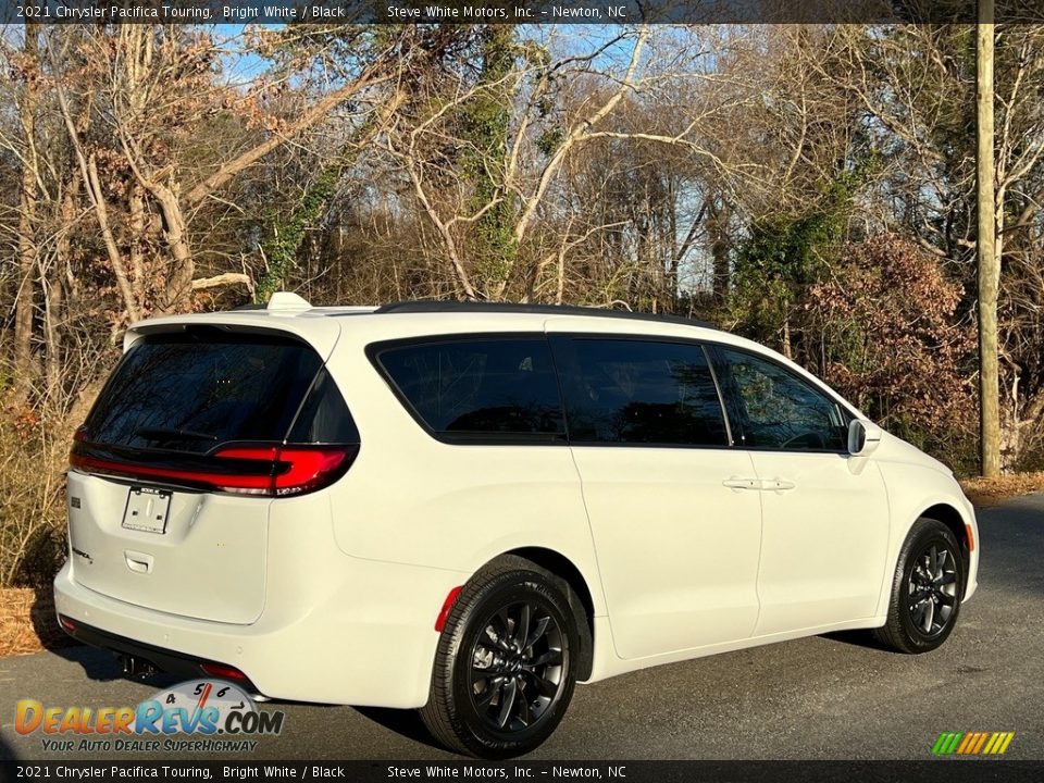 2021 Chrysler Pacifica Touring Bright White / Black Photo #6