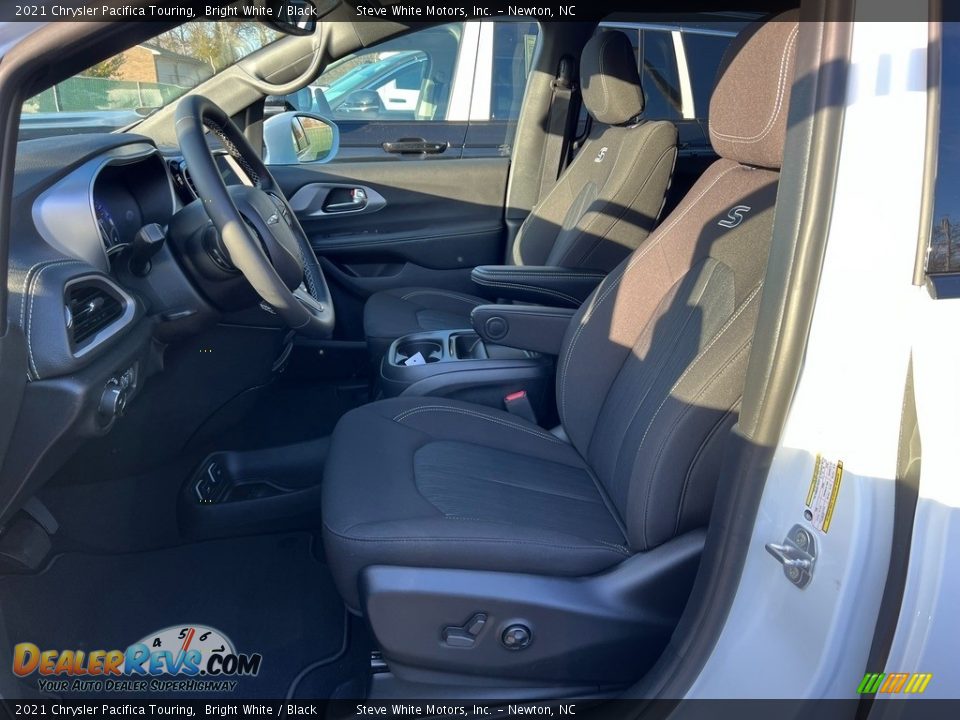 2021 Chrysler Pacifica Touring Bright White / Black Photo #10