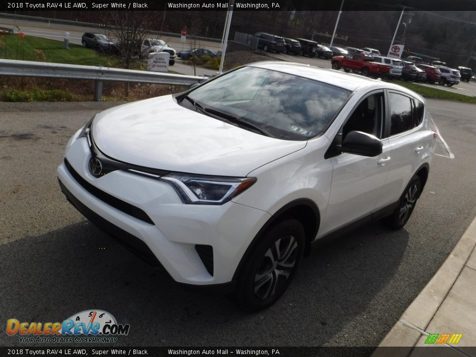 2018 Toyota RAV4 LE AWD Super White / Black Photo #11