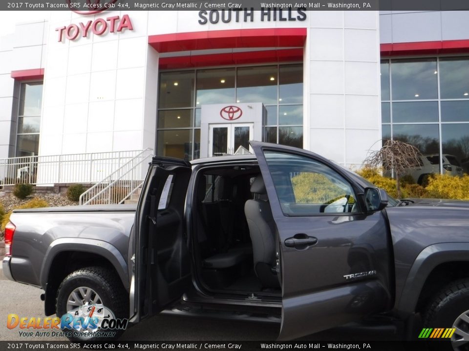 2017 Toyota Tacoma SR5 Access Cab 4x4 Magnetic Gray Metallic / Cement Gray Photo #18