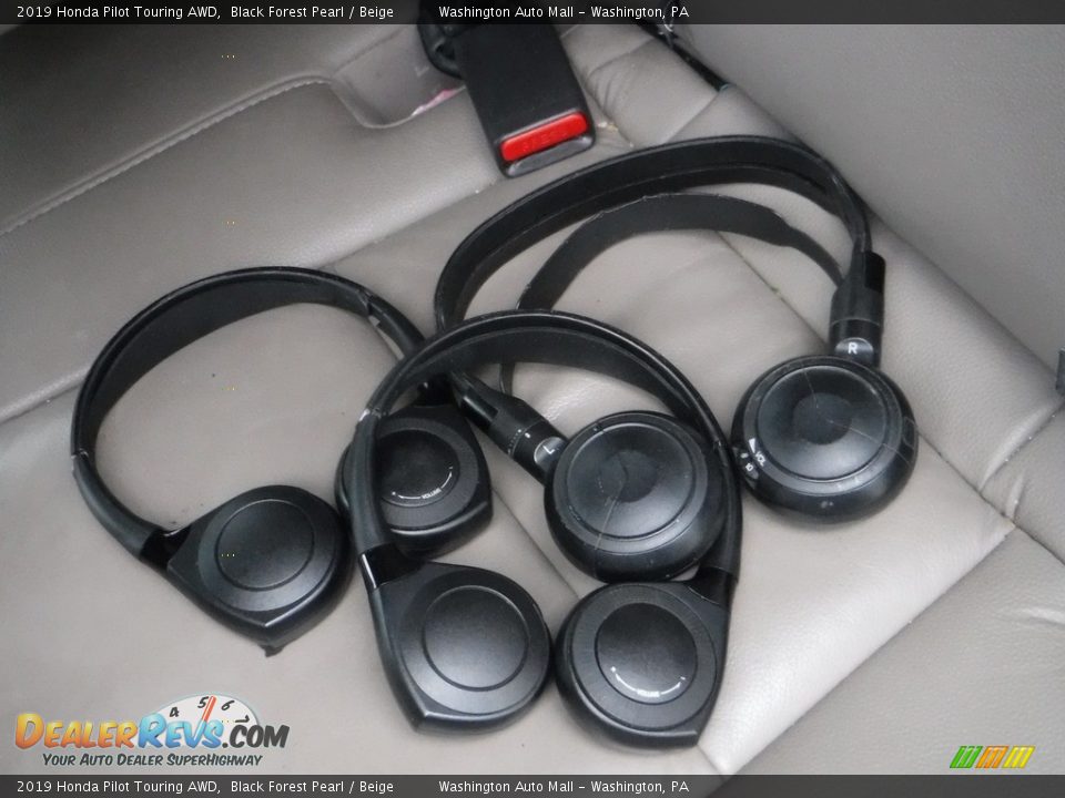 2019 Honda Pilot Touring AWD Black Forest Pearl / Beige Photo #13