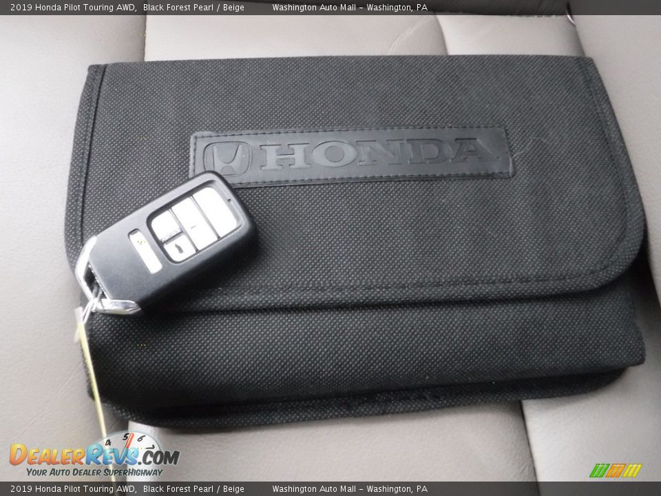 2019 Honda Pilot Touring AWD Black Forest Pearl / Beige Photo #36