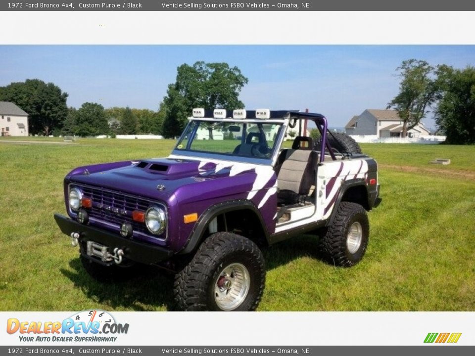 Front 3/4 View of 1972 Ford Bronco 4x4 Photo #1