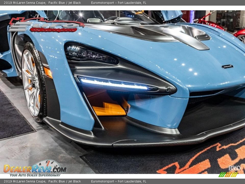 2019 McLaren Senna Coupe Pacific Blue / Jet Black Photo #32