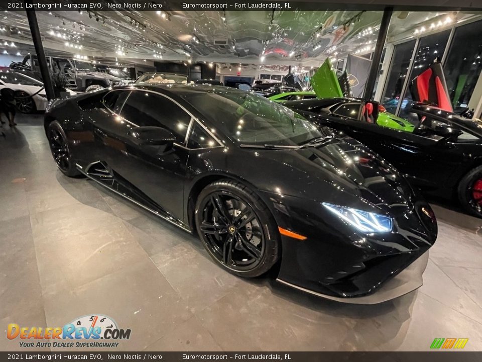 Front 3/4 View of 2021 Lamborghini Huracan EVO Photo #4