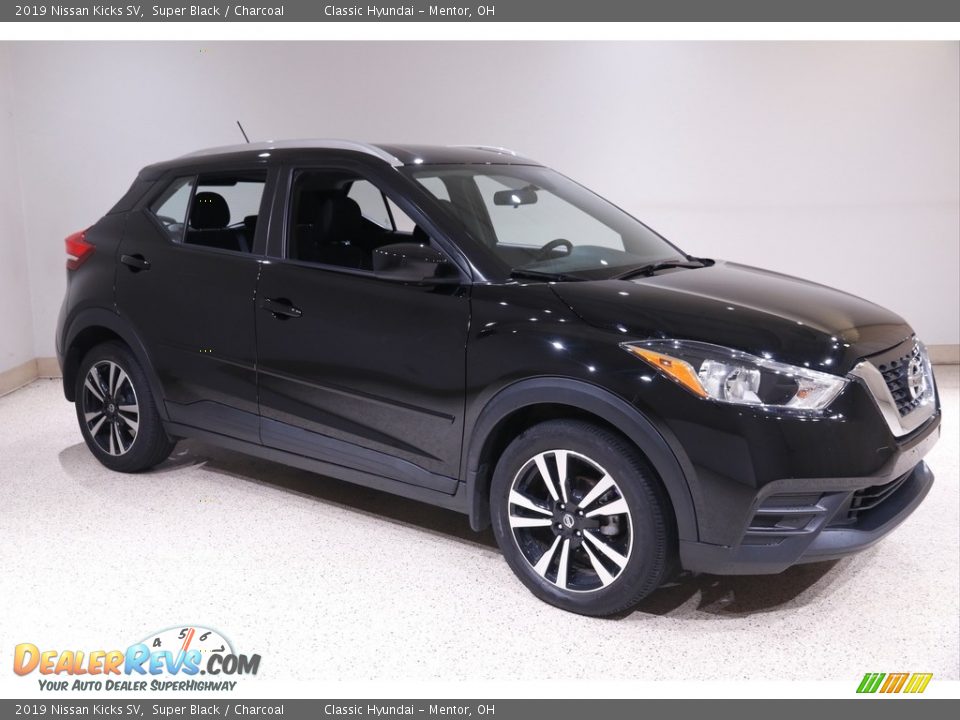 2019 Nissan Kicks SV Super Black / Charcoal Photo #1