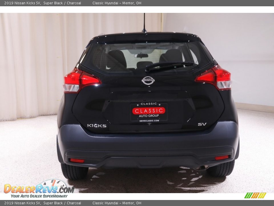 2019 Nissan Kicks SV Super Black / Charcoal Photo #19