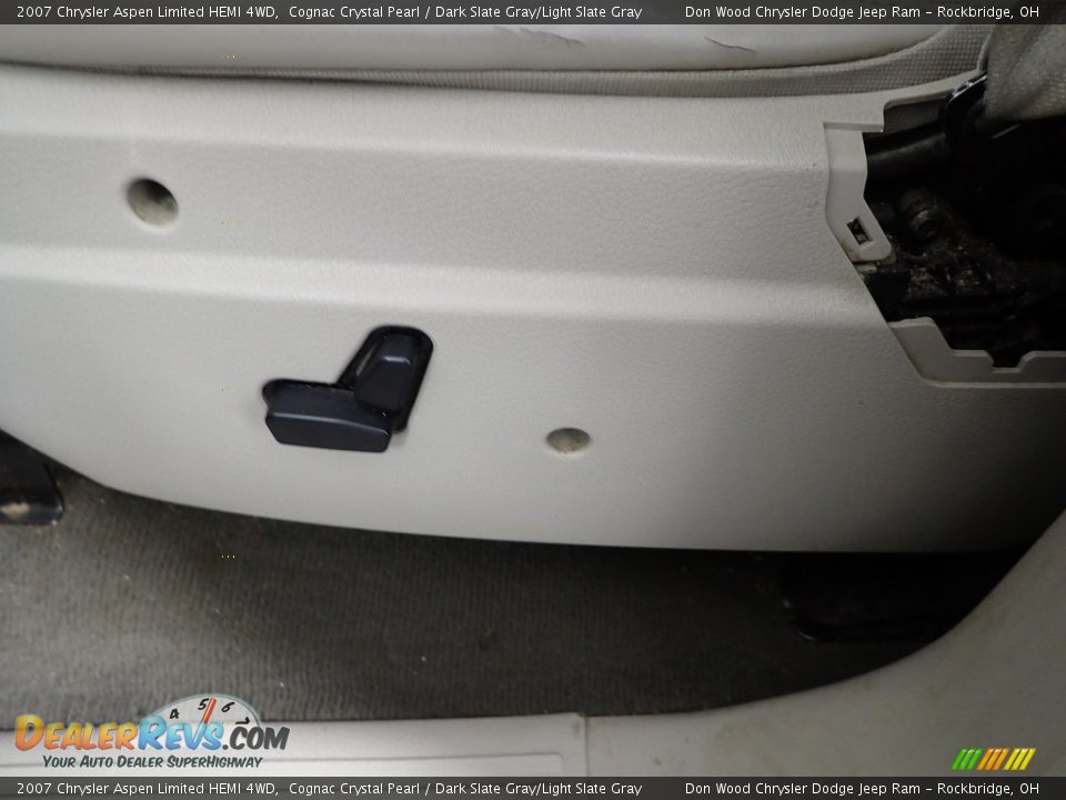 2007 Chrysler Aspen Limited HEMI 4WD Cognac Crystal Pearl / Dark Slate Gray/Light Slate Gray Photo #16