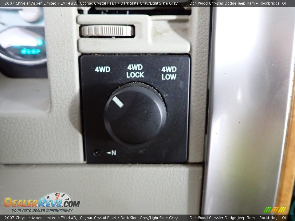 2007 Chrysler Aspen Limited HEMI 4WD Cognac Crystal Pearl / Dark Slate Gray/Light Slate Gray Photo #23