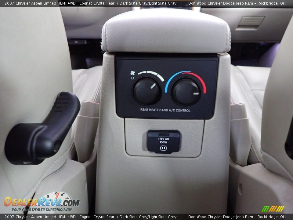 2007 Chrysler Aspen Limited HEMI 4WD Cognac Crystal Pearl / Dark Slate Gray/Light Slate Gray Photo #31