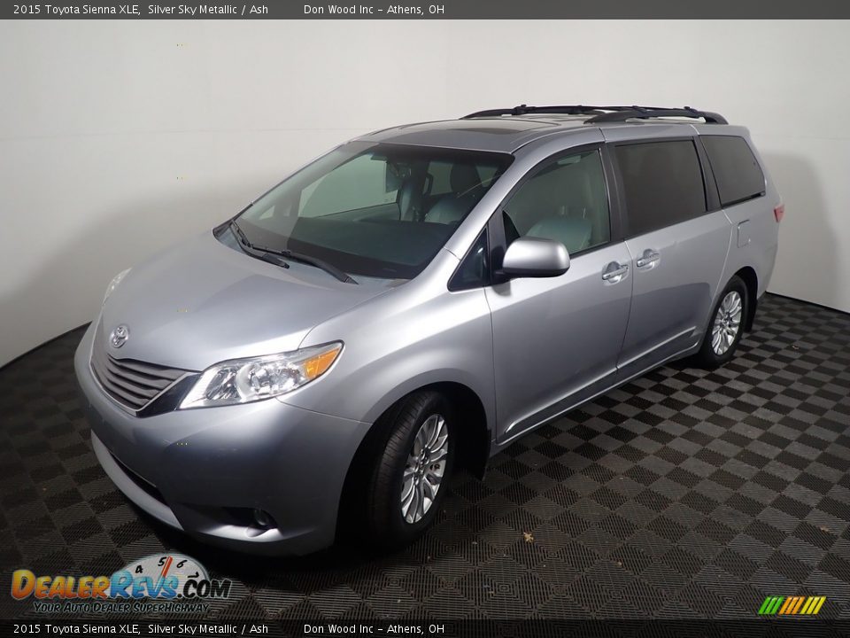 2015 Toyota Sienna XLE Silver Sky Metallic / Ash Photo #10