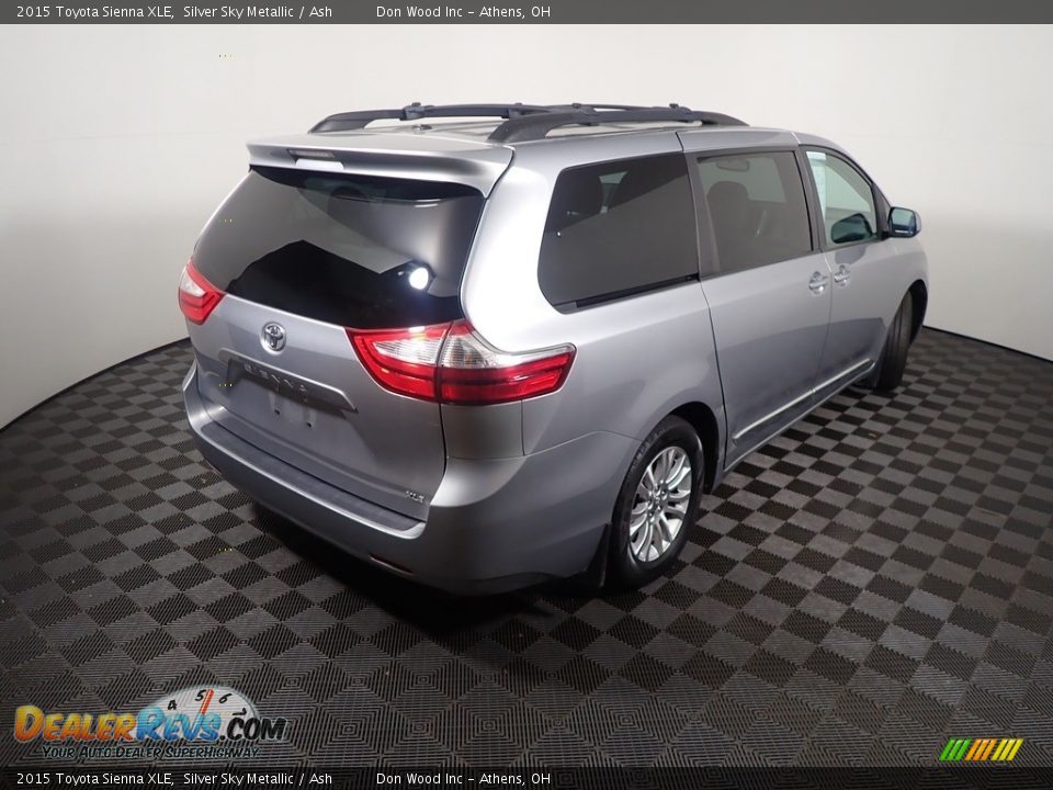 2015 Toyota Sienna XLE Silver Sky Metallic / Ash Photo #18