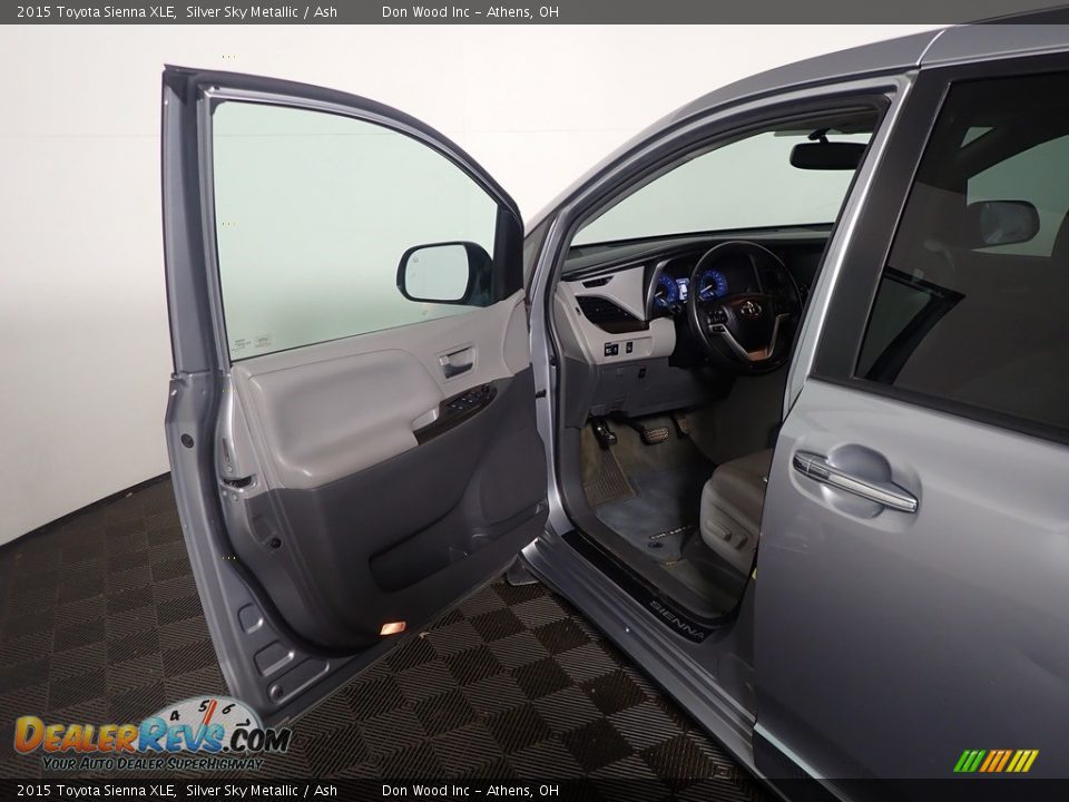2015 Toyota Sienna XLE Silver Sky Metallic / Ash Photo #19