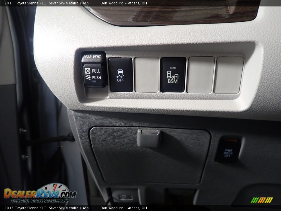 2015 Toyota Sienna XLE Silver Sky Metallic / Ash Photo #30