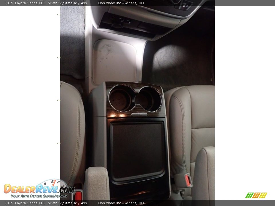 2015 Toyota Sienna XLE Silver Sky Metallic / Ash Photo #31