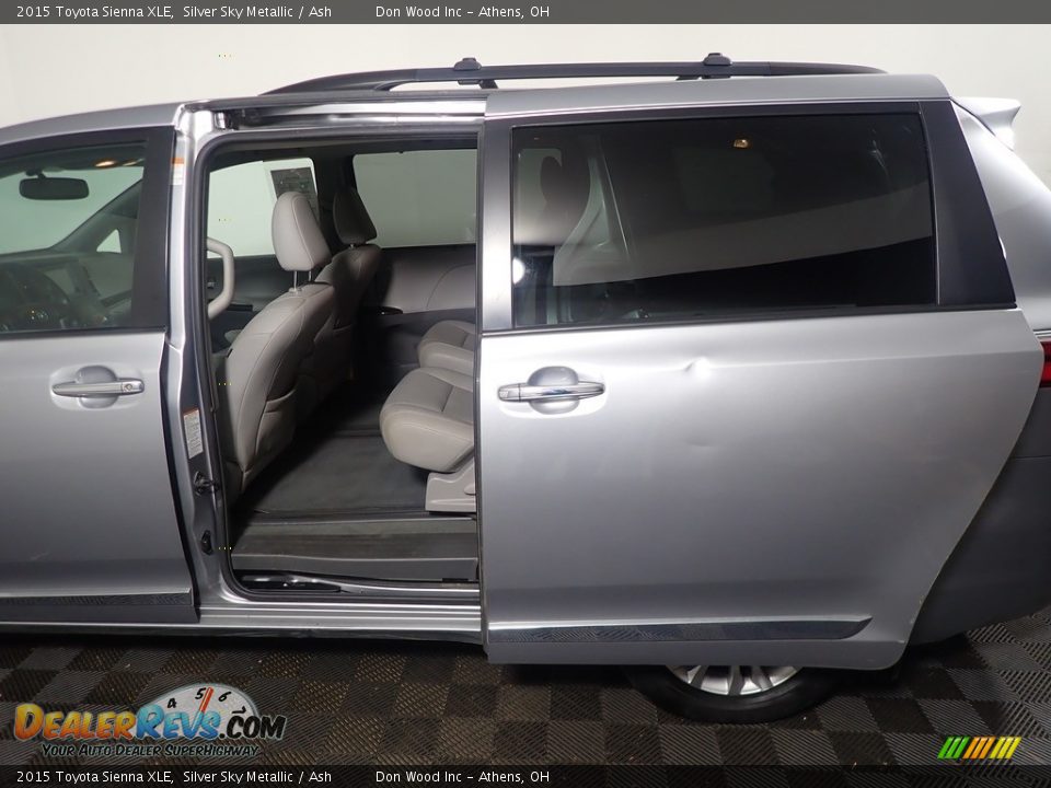 2015 Toyota Sienna XLE Silver Sky Metallic / Ash Photo #32