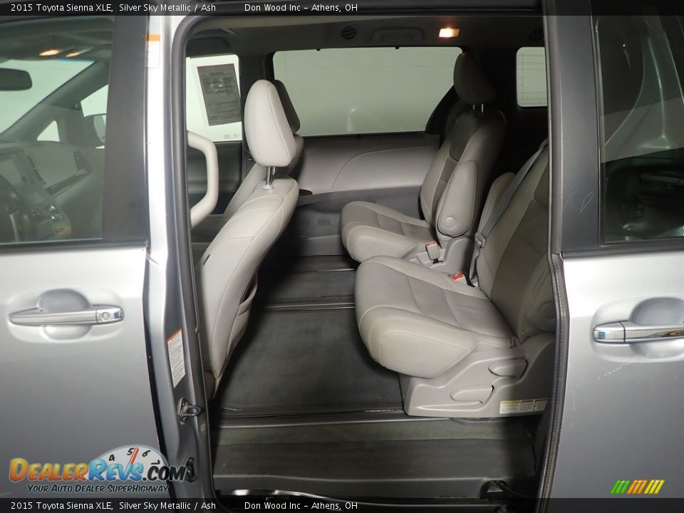 2015 Toyota Sienna XLE Silver Sky Metallic / Ash Photo #33