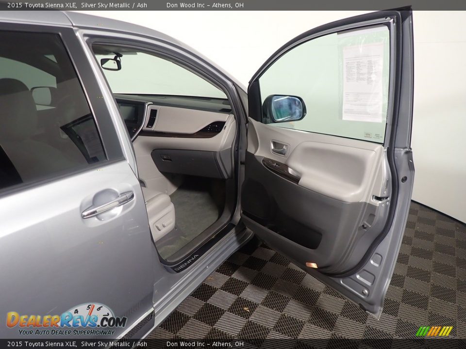 2015 Toyota Sienna XLE Silver Sky Metallic / Ash Photo #36