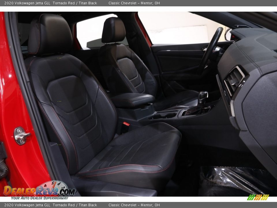 Front Seat of 2020 Volkswagen Jetta GLI Photo #16