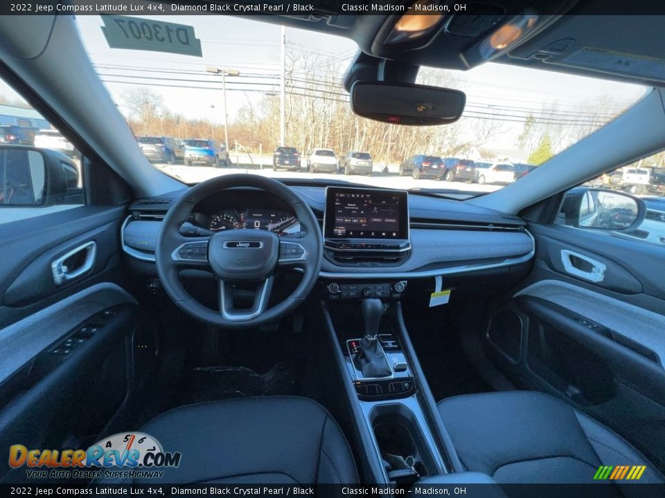2022 Jeep Compass Latitude Lux 4x4 Diamond Black Crystal Pearl / Black Photo #4