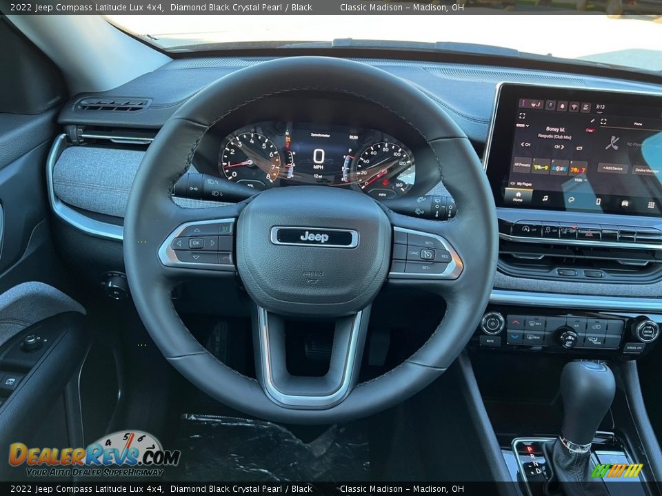 2022 Jeep Compass Latitude Lux 4x4 Diamond Black Crystal Pearl / Black Photo #5