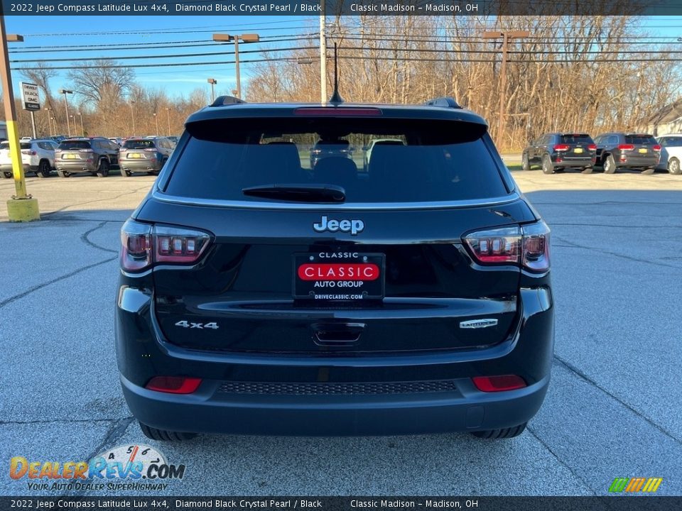 2022 Jeep Compass Latitude Lux 4x4 Diamond Black Crystal Pearl / Black Photo #10