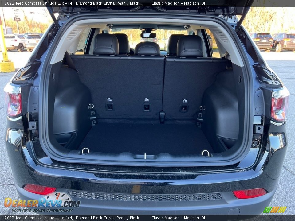 2022 Jeep Compass Latitude Lux 4x4 Diamond Black Crystal Pearl / Black Photo #11