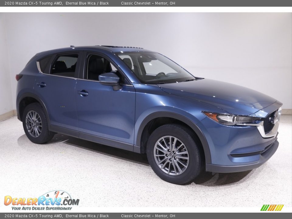 Front 3/4 View of 2020 Mazda CX-5 Touring AWD Photo #1
