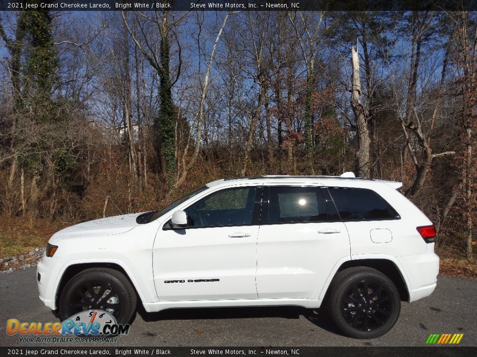 2021 Jeep Grand Cherokee Laredo Bright White / Black Photo #1